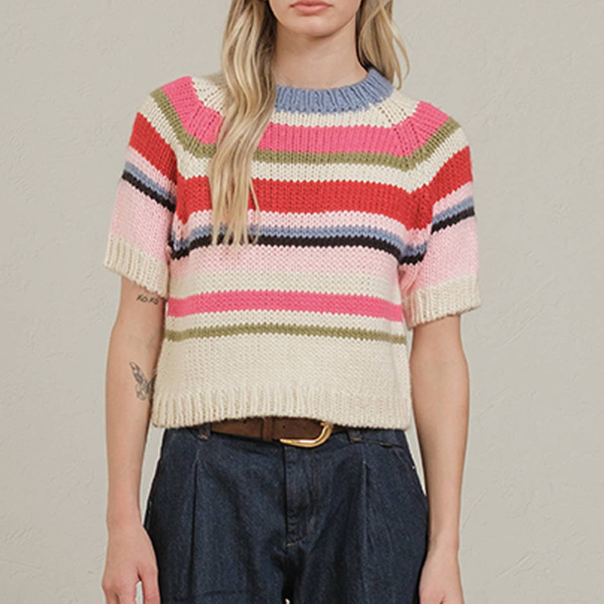 Kurzärmeliger Grobstrickpullover