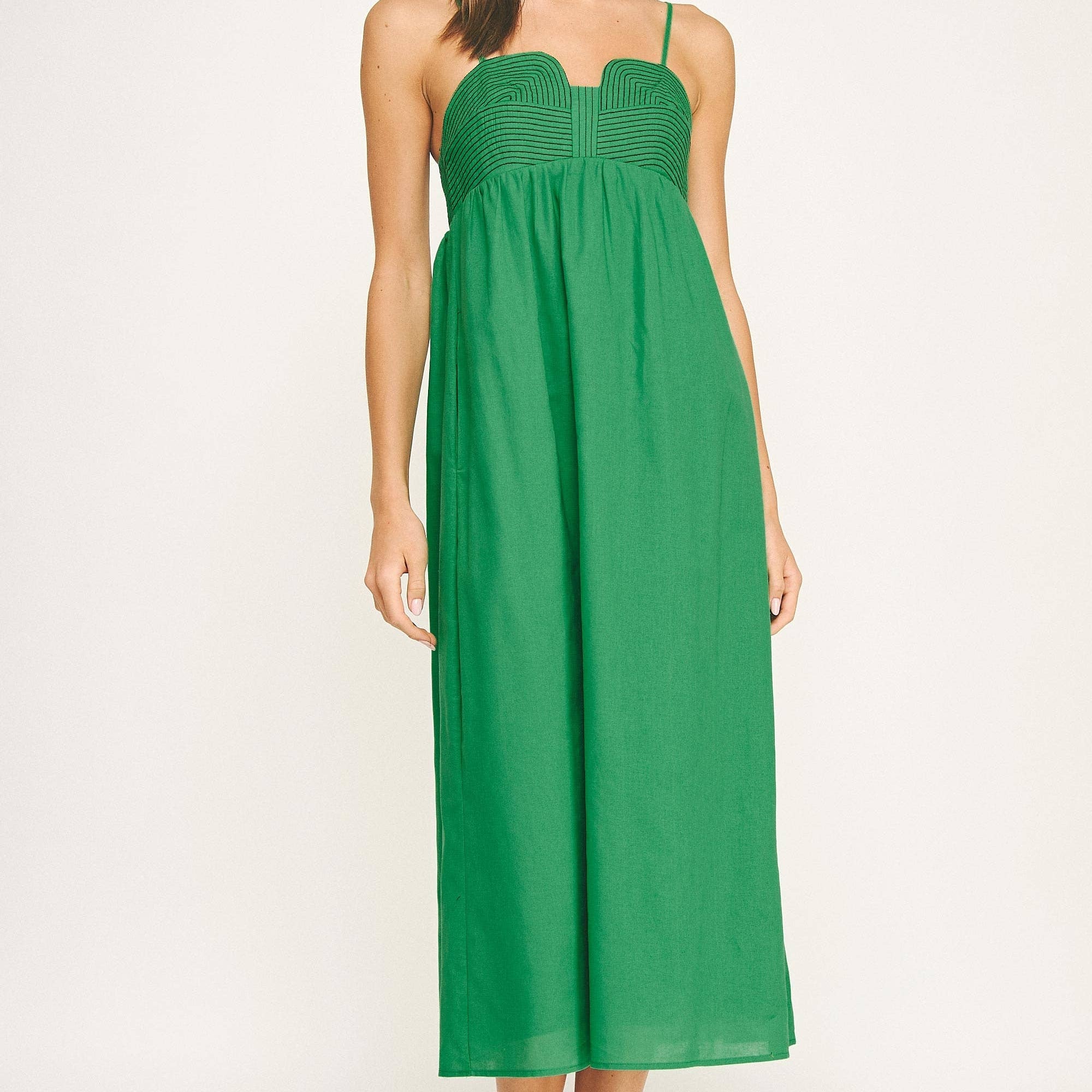 Mittellanges Trägerloses Leinenkleid Mit Ziersteppnähten